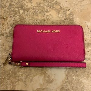 Michael Kors Jet Set Multifunction Phone Wallet